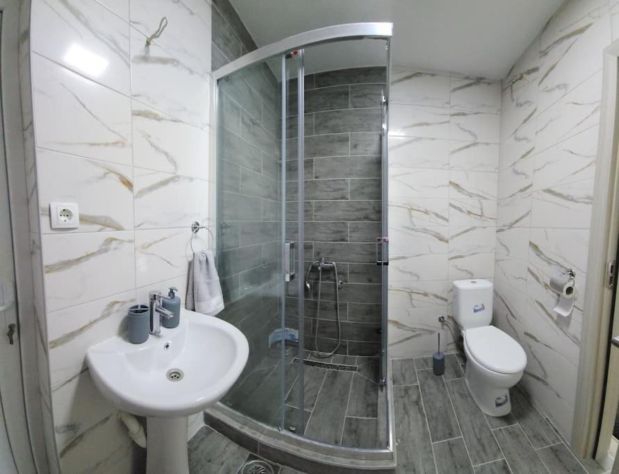 City Center Apt Wfree P Скоп'є Екстер'єр фото