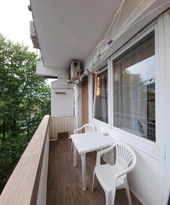 City Center Apt Wfree P Скоп'є Екстер'єр фото