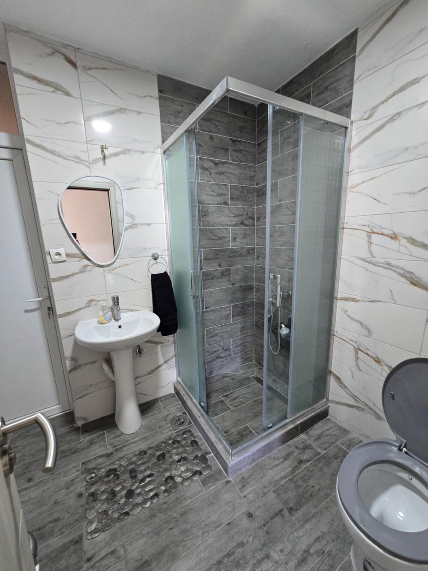 City Center Apt Wfree P Скоп'є Екстер'єр фото